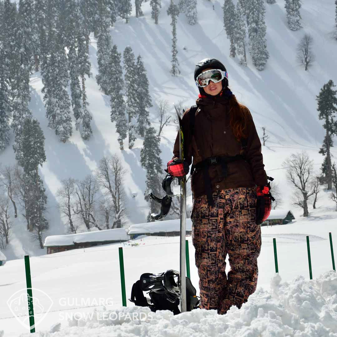 Elena Gulmarg snowboarder girl