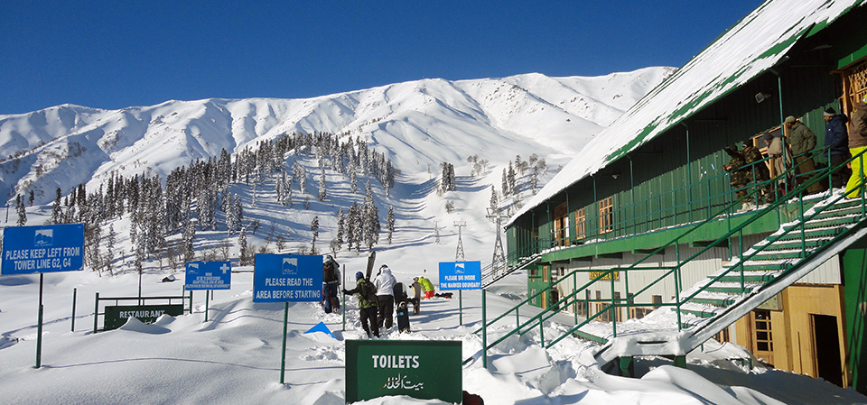 Gulmarg Gondola Mid-Station. Skiing in India